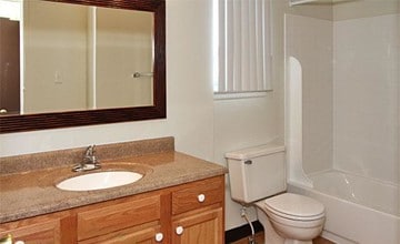 Southgate Park Apartments and Townhomes in Southgate, MI - Foto de edificio - Building Photo