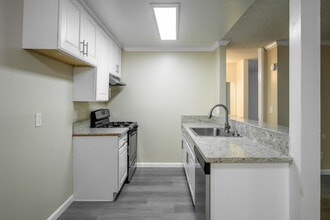 Bay Timbers Apartments in Costa Mesa, CA - Building Photo - Interior Photo