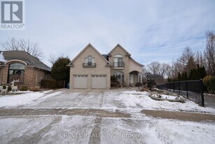 20 Casson Ln in Brantford, ON - Building Photo