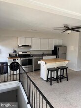 243 10th St SE, Unit 4 in Washington, DC - Building Photo - Building Photo