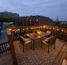 635 W Elm St, Unit C in Chicago, IL - Building Photo - Building Photo