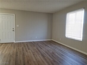 151 Westminster Way in Henderson, NV - Building Photo - Building Photo