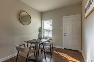 Townhomes at Bluebonnet Trails in Waxahachie, TX - Foto de edificio - Interior Photo