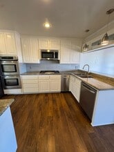 562 Knollview Ln in Thousand Oaks, CA - Building Photo - Building Photo