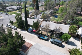 18957 Saticoy St in Reseda, CA - Building Photo - Building Photo