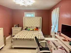 11 Lawler Rd in West Hartford, CT - Building Photo - Building Photo