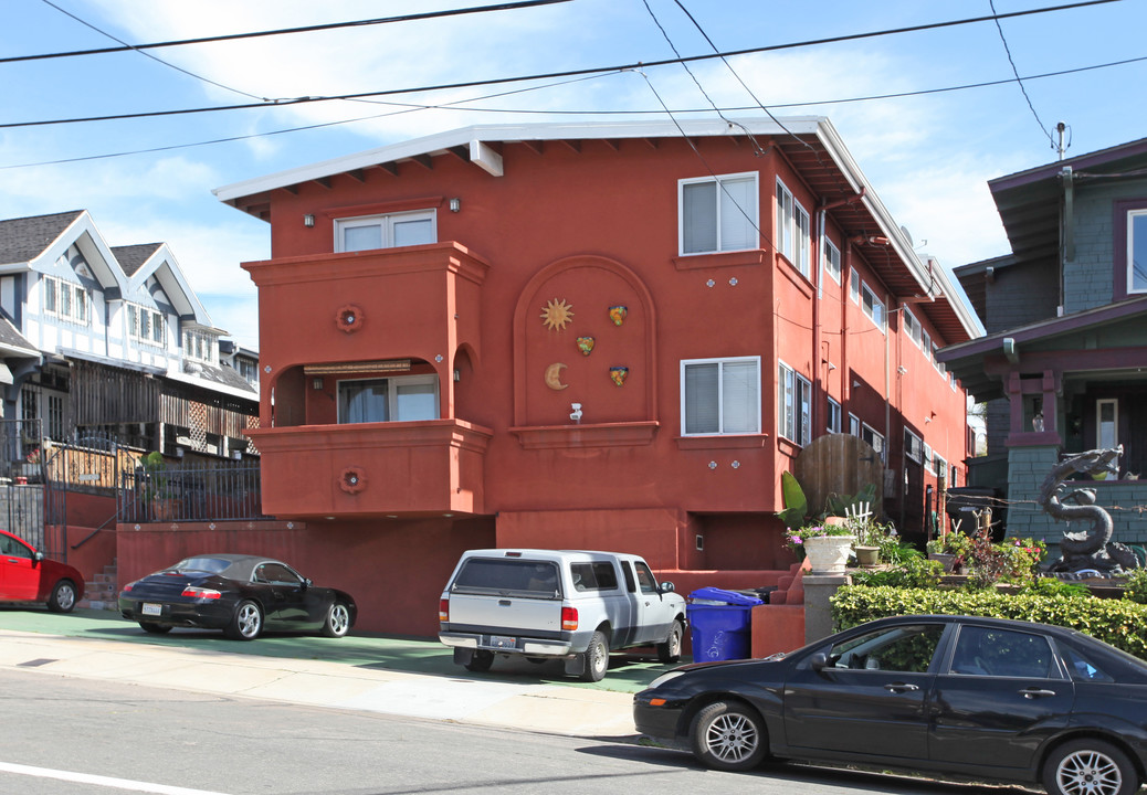 Bay View Apartments in San Diego, CA - Building Photo