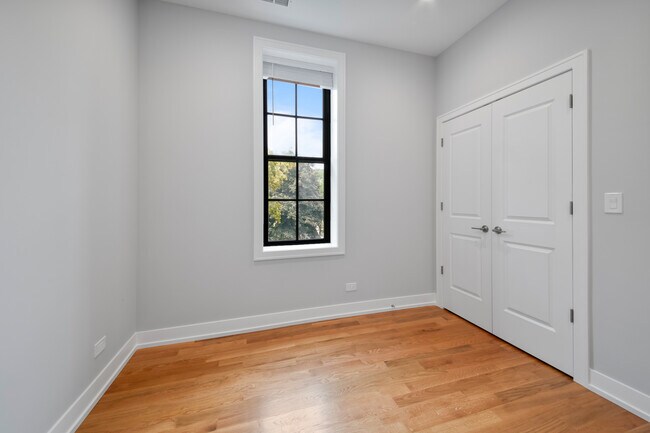 1339 N Noble St, Unit # 01 in Chicago, IL - Foto de edificio - Building Photo