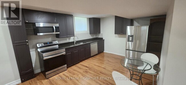 83 Sleepy Hollow Pl in Whitby, ON - Building Photo - Building Photo
