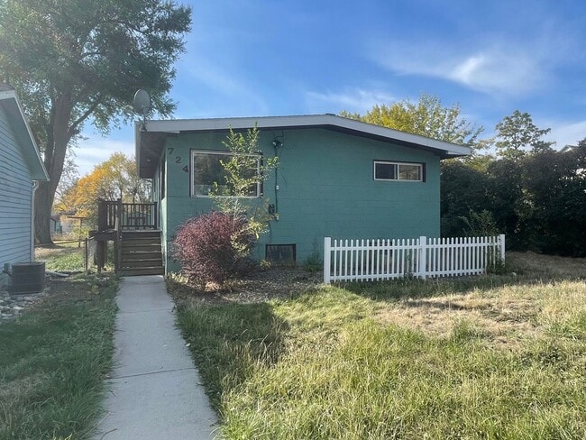 property at 724 N 16th St