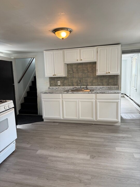 35 Ash St-Unit -Unit A in Nashua, NH - Building Photo