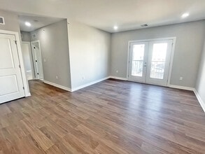 Iron Trail Apartments & Townhomes in Indianapolis, IN - Foto de edificio - Building Photo