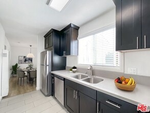 1446 Cochran Ave in Los Angeles, CA - Foto de edificio - Building Photo