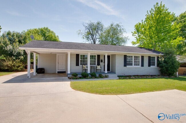 215 Drake Ave SW in Huntsville, AL - Building Photo - Building Photo