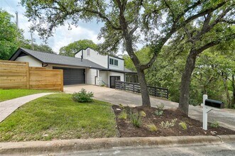 8804 Mountain Ridge Dr in Austin, TX - Building Photo - Building Photo