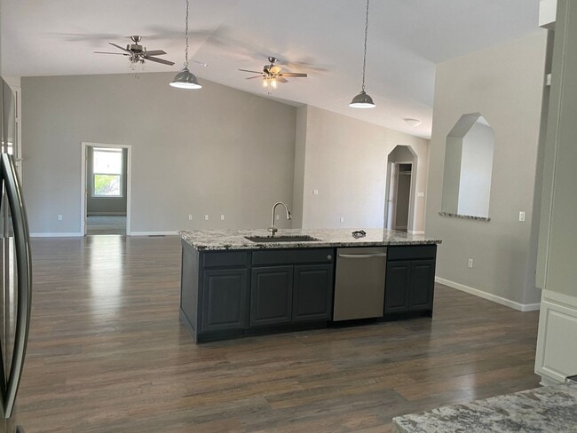 2570 W Moana Ln in Reno, NV - Building Photo - Building Photo