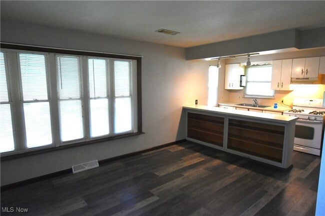 property at 3583 Lloyd Rd