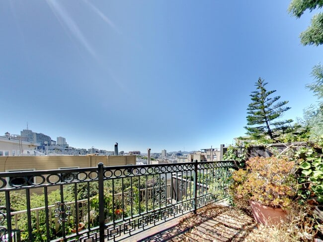 1121 Green St in San Francisco, CA - Building Photo - Building Photo