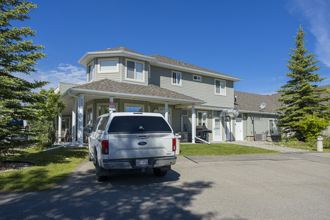 Ridgestone Lodge in Black Diamond, AB - Building Photo - Building Photo