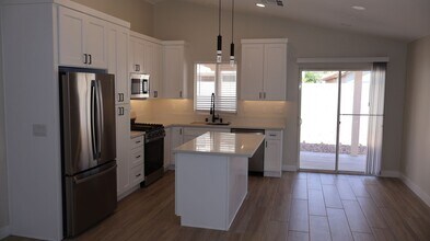 8456 W Gilmore Ave in Las Vegas, NV - Building Photo - Building Photo