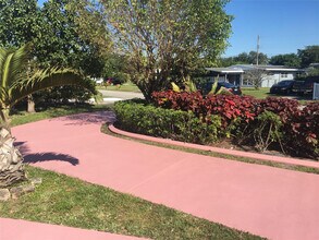 720 N 66 Terrace in Hollywood, FL - Building Photo - Building Photo