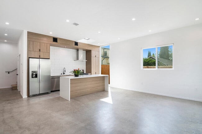 property at 4610 Franklin Ave