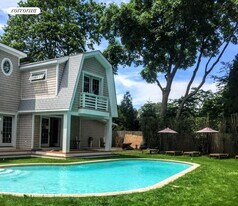 20 Little Plains Rd in Southampton, NY - Building Photo