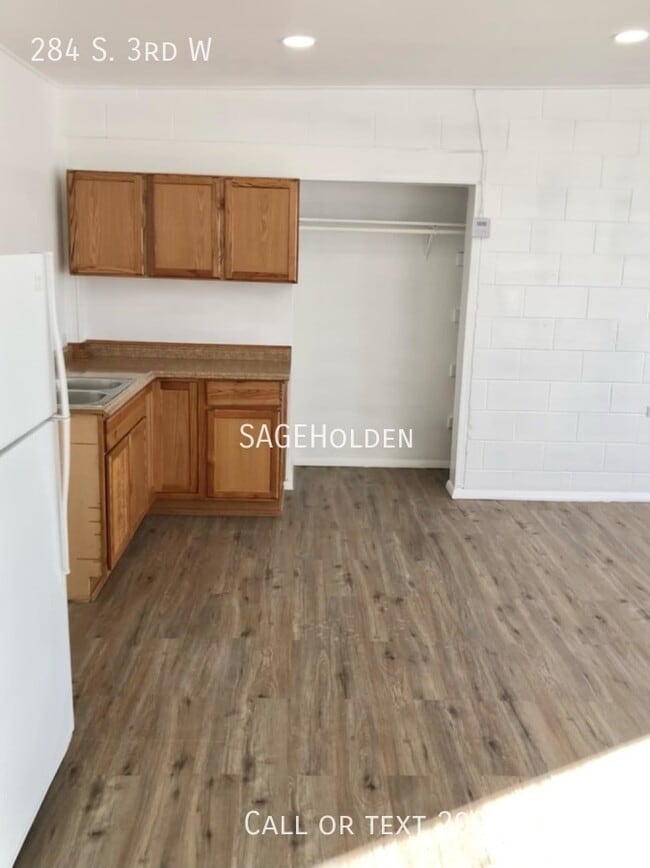284 S 3rd W in Mountain Home, ID - Building Photo - Building Photo