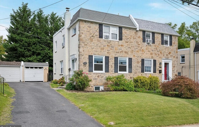property at 2315 Bryn Mawr Ave