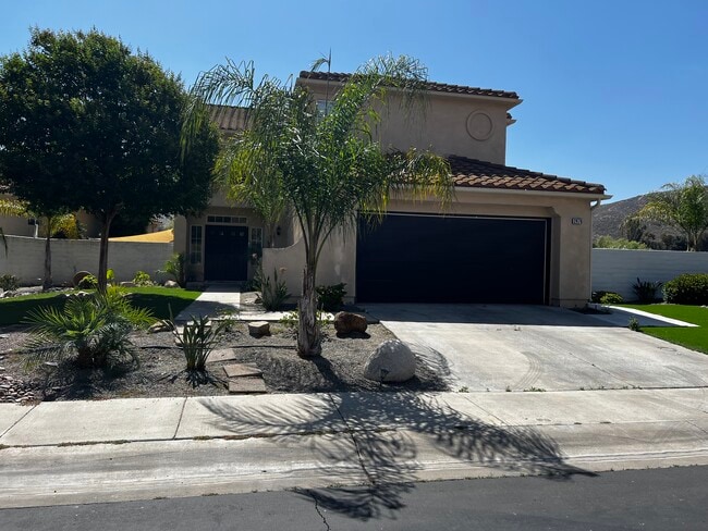 property at 2476 Fallbrook Pl