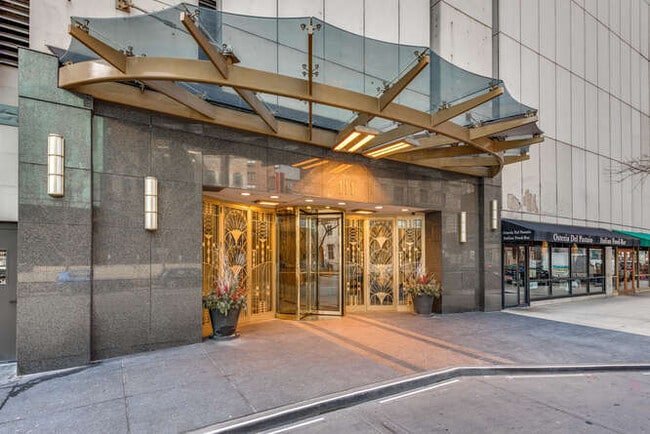 111 E Chestnut St in Chicago, IL - Building Photo - Building Photo