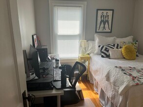 224 Suffolk Ave, Unit 224 in Pawtucket, RI - Foto de edificio - Building Photo