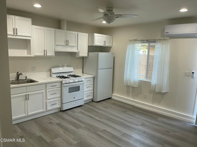 3587 Sweetwood St in Simi Valley, CA - Building Photo - Building Photo