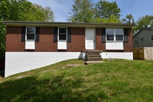 114 Bluegrass Rd in Clarksville, TN - Building Photo