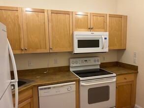 426 Mt Hope St-Unit -412 in North Attleboro, MA - Building Photo - Building Photo