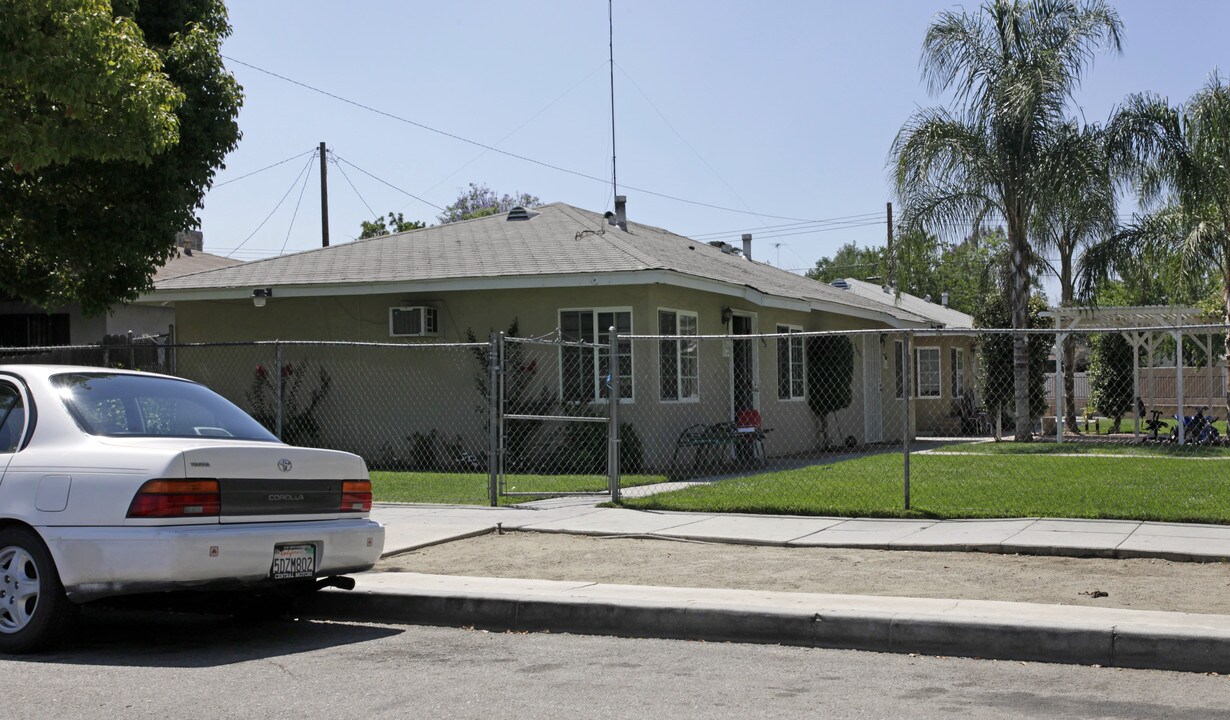 945-951 1/2 Colton Ave in Colton, CA - Building Photo
