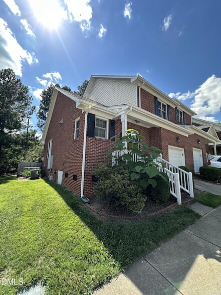 111 Tuska Hills Dr in Holly Springs, NC - Foto de edificio - Building Photo