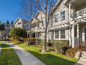 Kensington Apartments in Pleasanton, CA - Foto de edificio - Building Photo