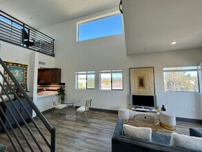 3743 Midvale Ave, Unit 402 in Los Angeles, CA - Building Photo - Building Photo