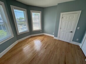 35 Cameron Ave, Unit 3 in Somerville, MA - Foto de edificio - Building Photo