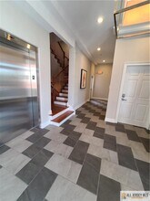 459 Main St in Metuchen, NJ - Foto de edificio - Building Photo