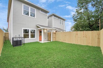 2413 Chew St in Houston, TX - Building Photo - Building Photo