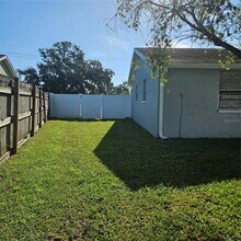 6008 Firefly Ln in Apollo Beach, FL - Building Photo - Building Photo