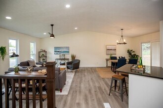 810 Clearfield Ln in Cincinnati, OH - Building Photo - Building Photo