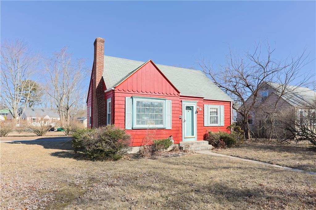 2913 W Shore Rd in Warwick, RI - Building Photo