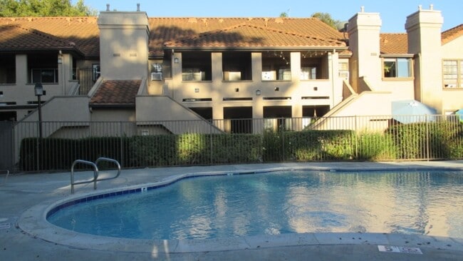 1068 Calle Del Cerro