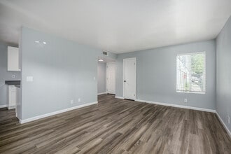 Midtown Breeze in Sacramento, CA - Building Photo - Interior Photo
