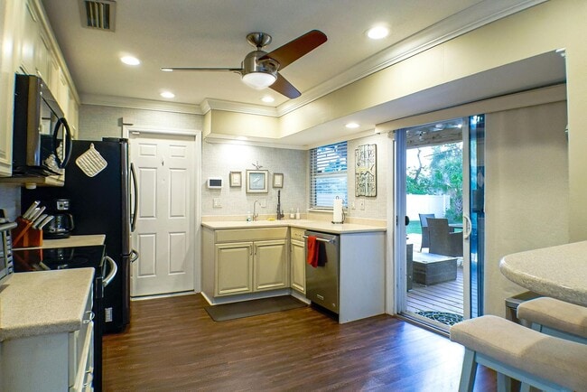 7189 Vassar Dr in Ft. Myers, FL - Building Photo - Building Photo