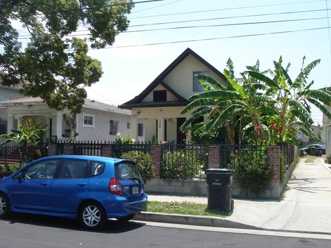 1220 W 37th Dr in Los Angeles, CA - Building Photo - Building Photo