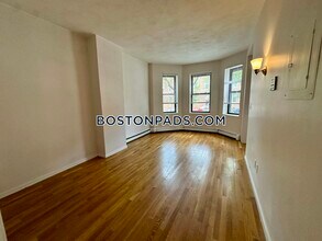 67 S Huntington Ave in Boston, MA - Building Photo - Building Photo